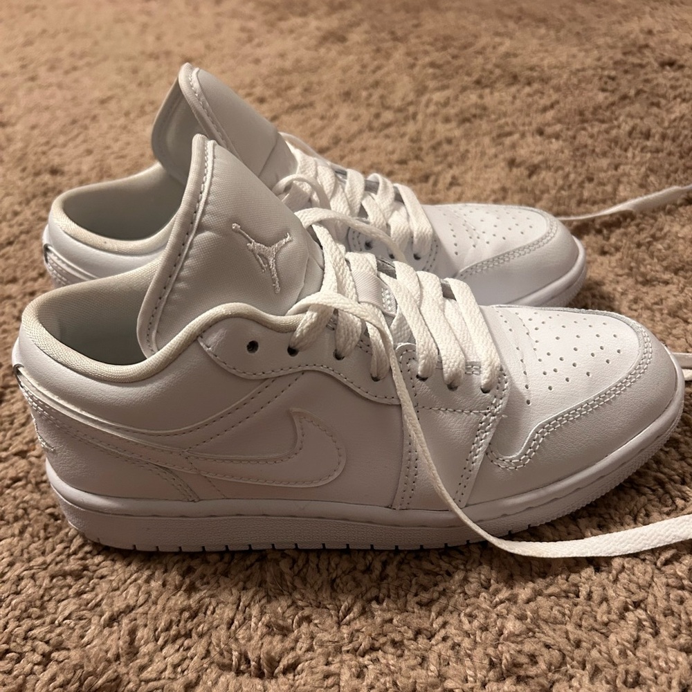Air Jordan 1 Low - Picture 3 of 5